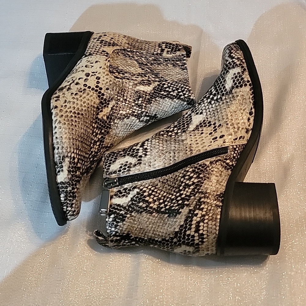 Blondo Elvina Faux Snakeskin Ankle Boots Booties Women's Size 8 - Picture 4 of 10